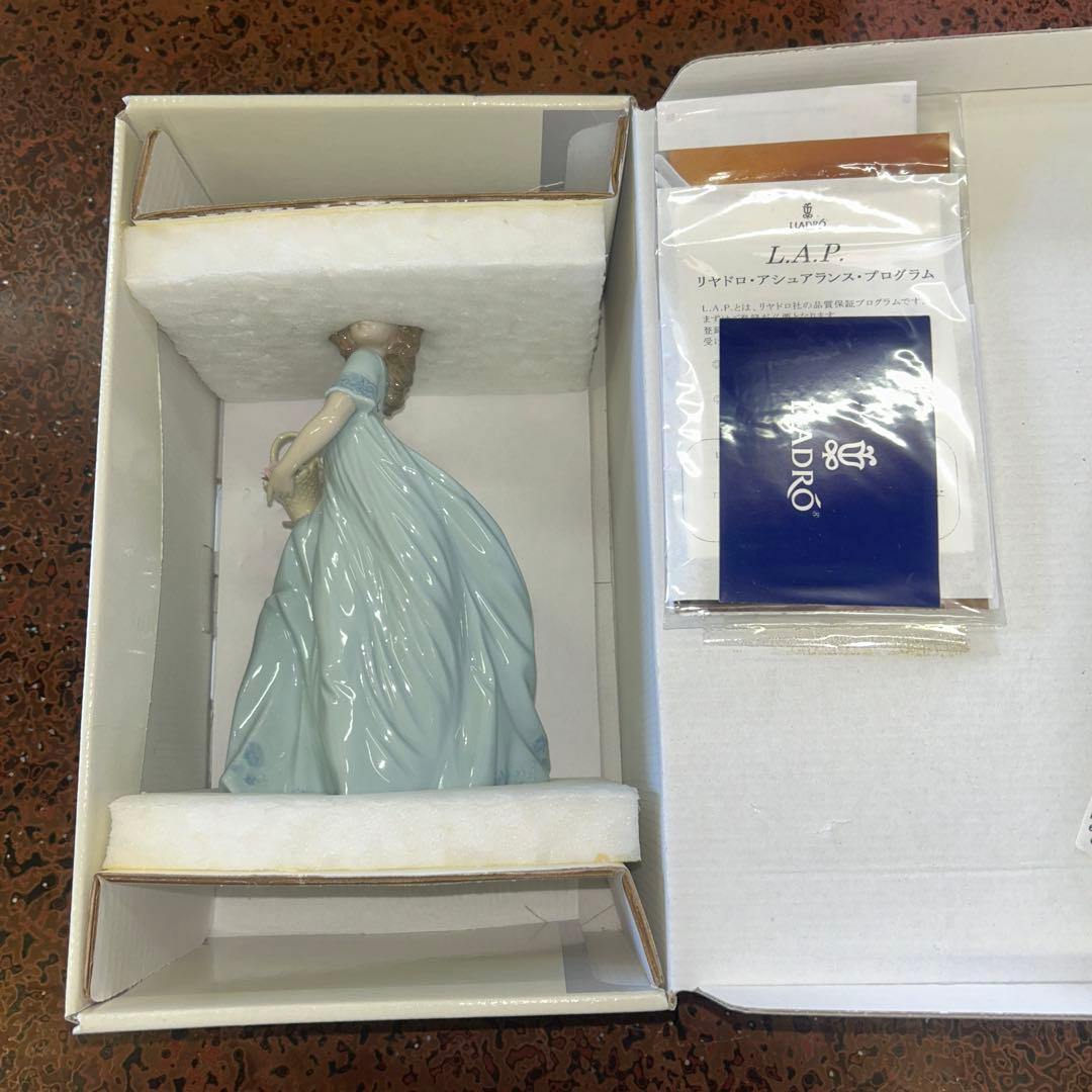 【新品近】リヤドロ LLADRO  「春のお庭にかえって」　箱付き