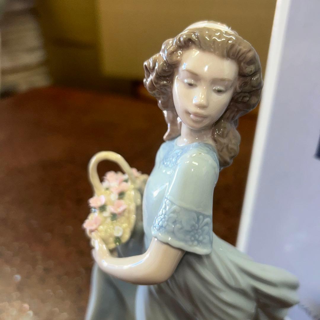 【新品近】リヤドロ LLADRO  「春のお庭にかえって」　箱付き