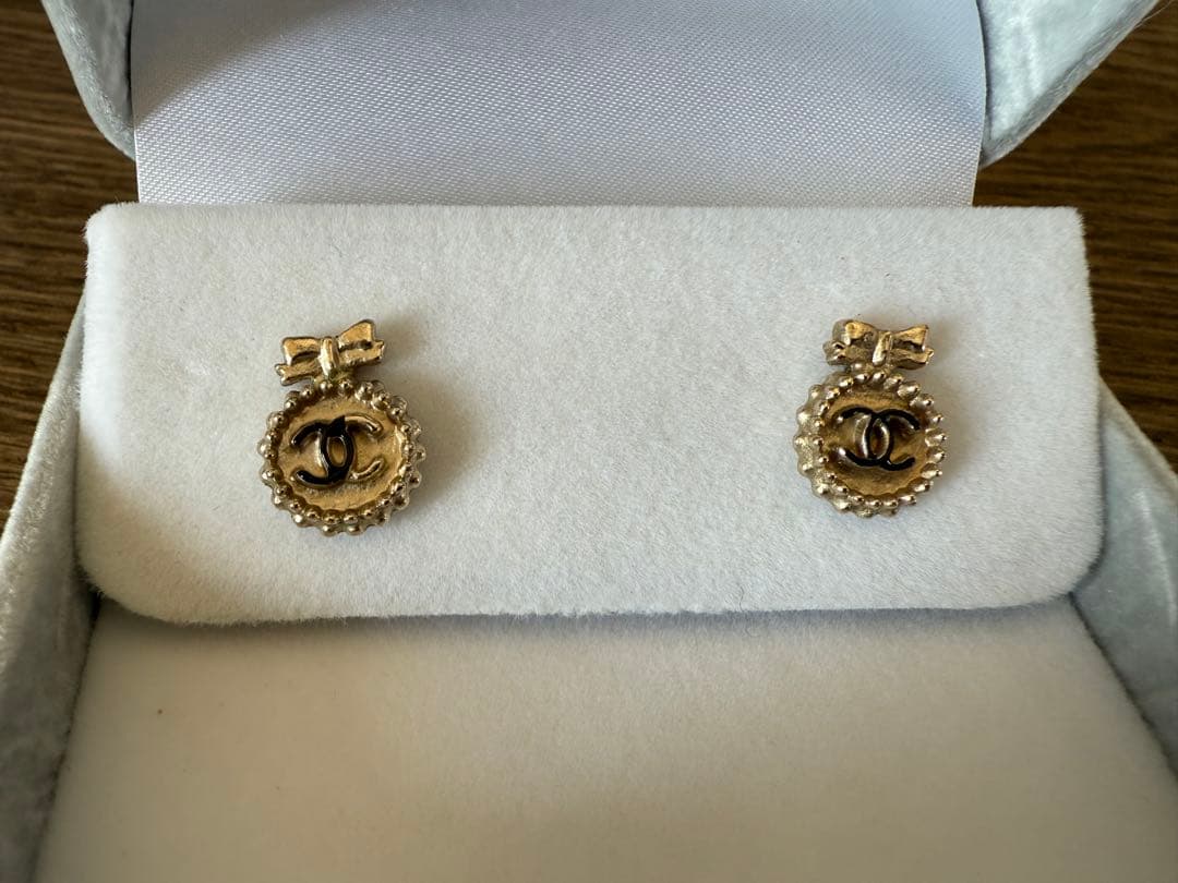 CHANEL ピアス　リボン　ビンテージ　ゴールド