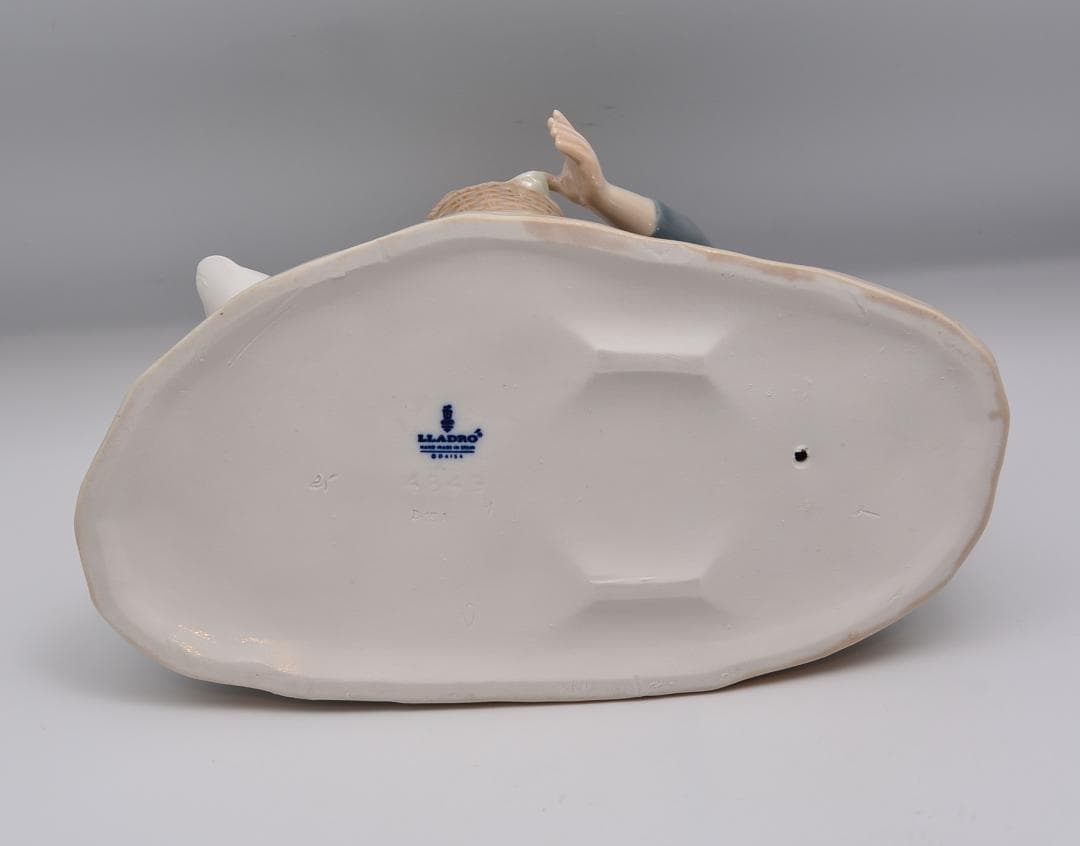 アヒルのエサやり　＃4849　★リヤドロ　スペイン　ポーセリン　光沢仕上げ　絶版