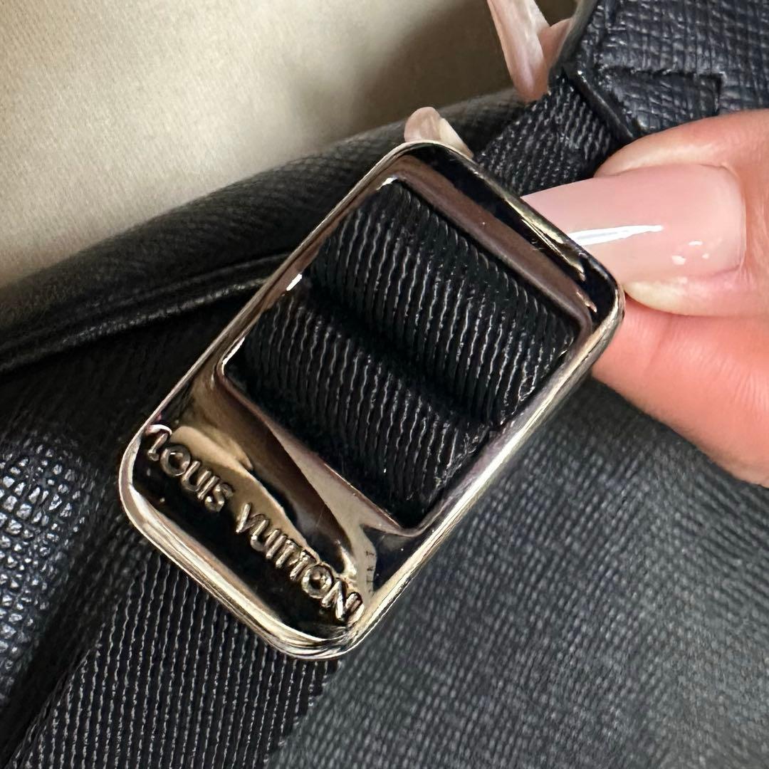 LOUIS VUITTON タイガアウトドアメッセンジャーPM ショルダーバッグ