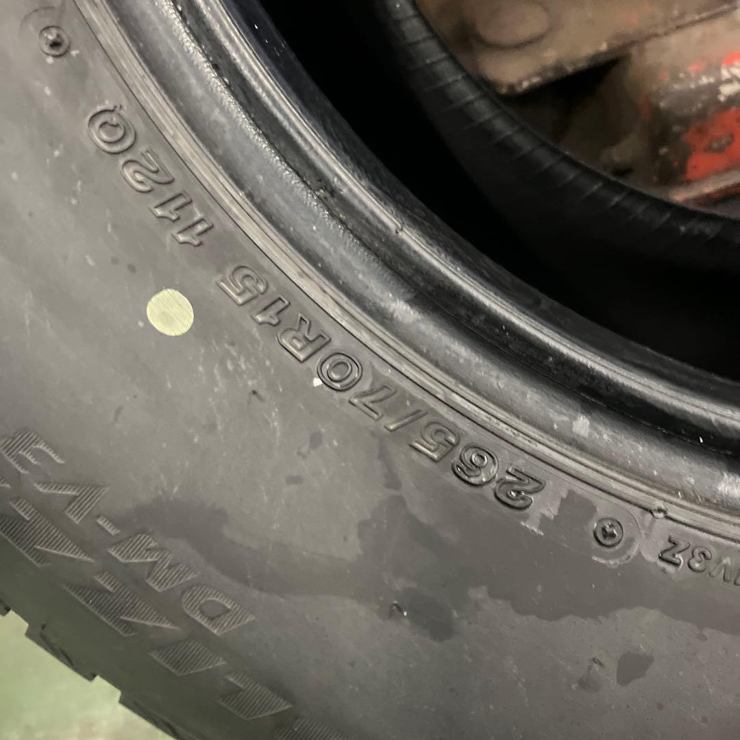 スタッドレスタイヤ 265/70R15 2020年製