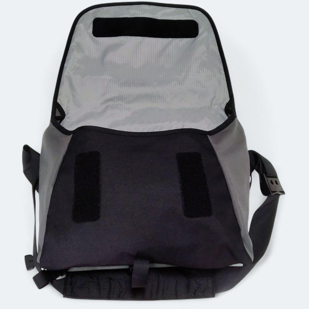 【極美品✨】モンベル メッセンジャーバック カメラバック 通勤 通学 A4収納可