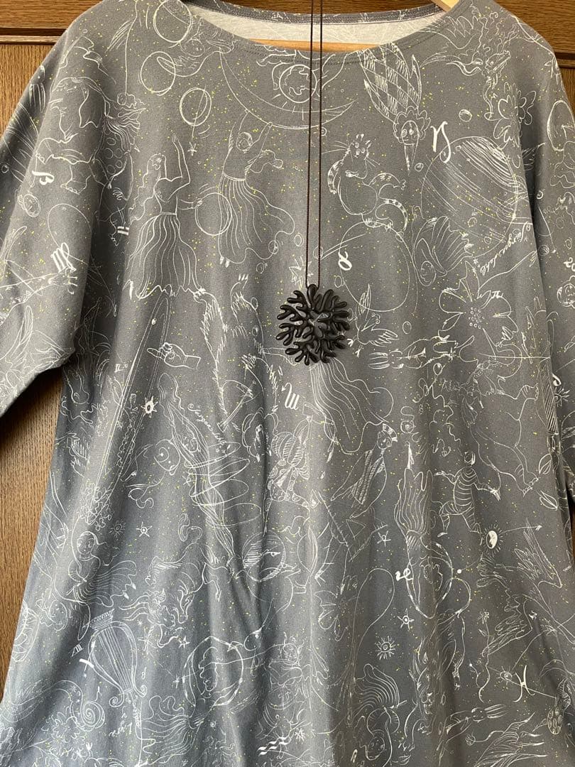 ヨーガンレール　動物　宇宙　女神　柄のチュニック