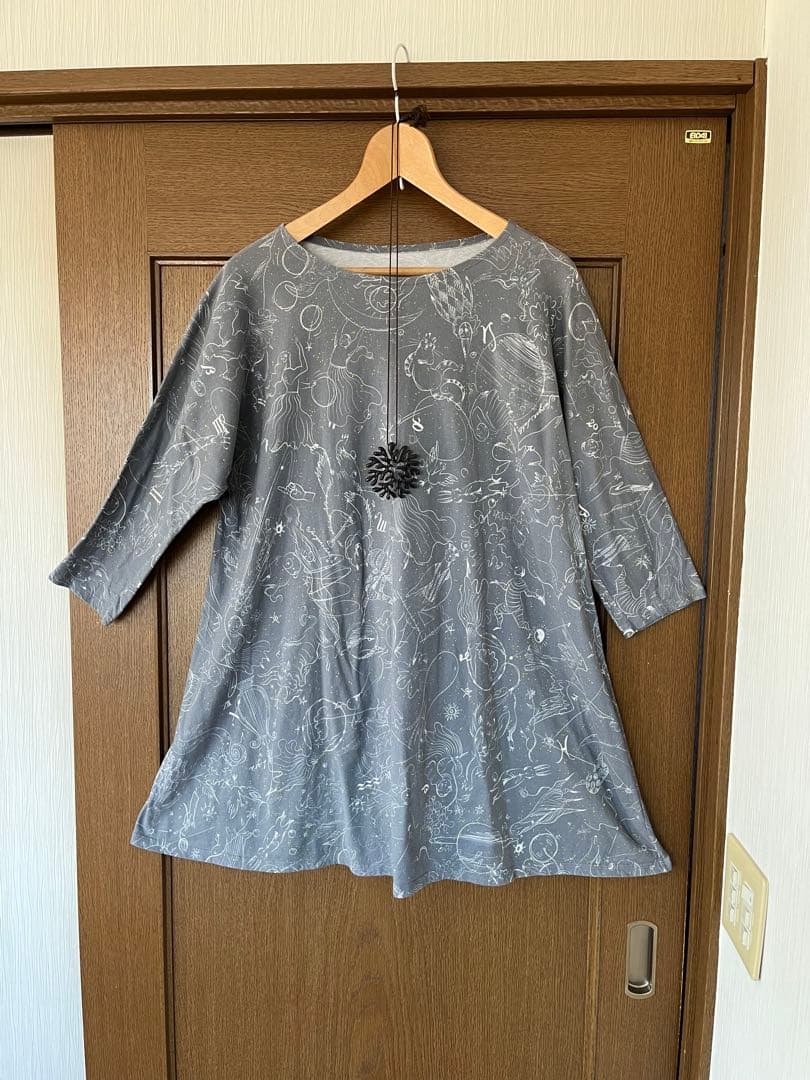 ヨーガンレール　動物　宇宙　女神　柄のチュニック