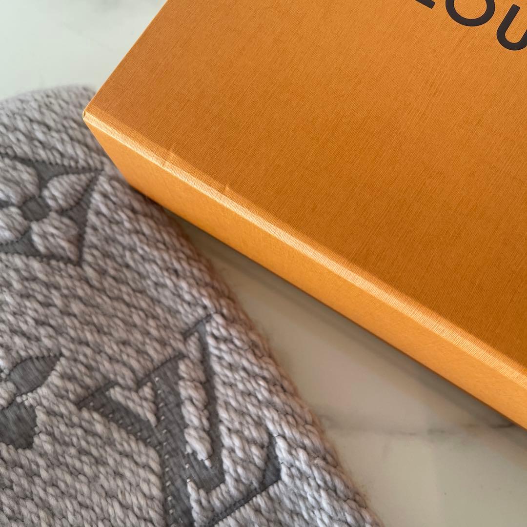 値下げLouis Vuitton グレー マフラー