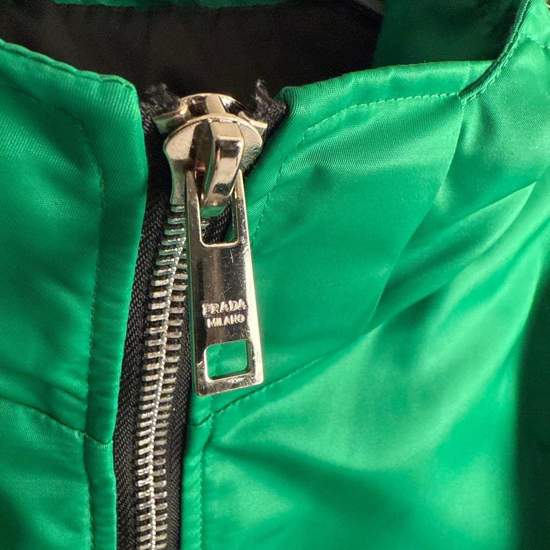 グリーン フード付きジャンパー