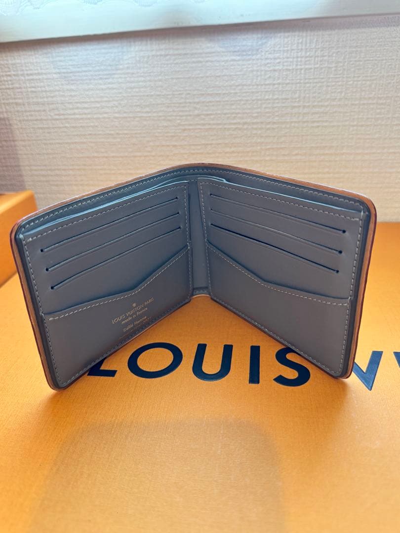 ルイヴィトン ミロワール ヴェルニ ジッピー 二つ折り財布