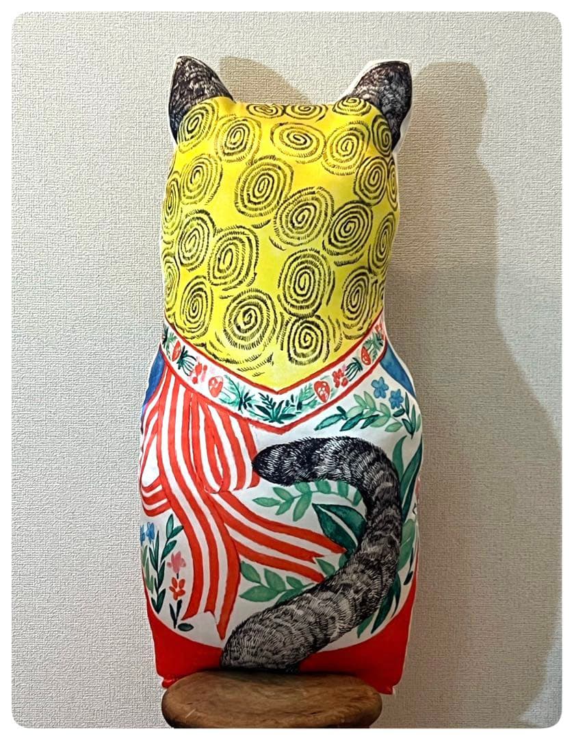 ヒグチユウコさん、猫リョーシカ・クッション （大）