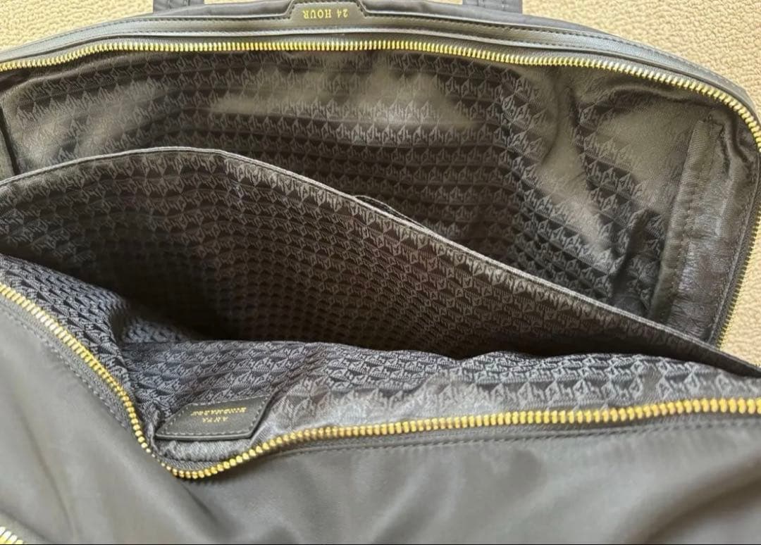 ANYA HINDMARCH アニヤハインドマーチ　「24 Hour」