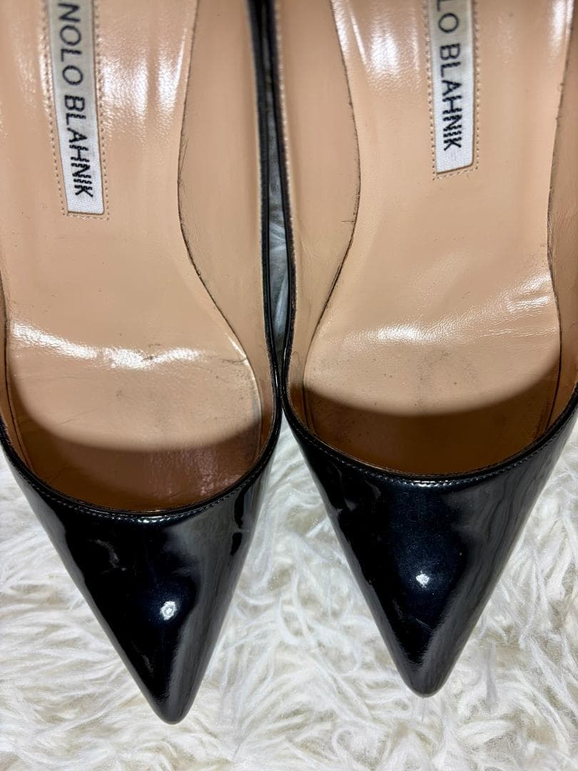 マノロ・ブラニク ポインテッドトゥ パンプス エナメル 黒 23.5㎝