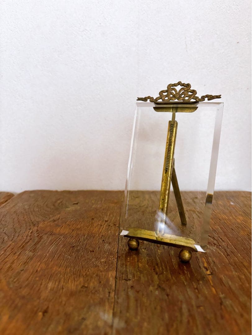 フランスアンティーク　真鍮製リボン装飾　フォトスタンド①