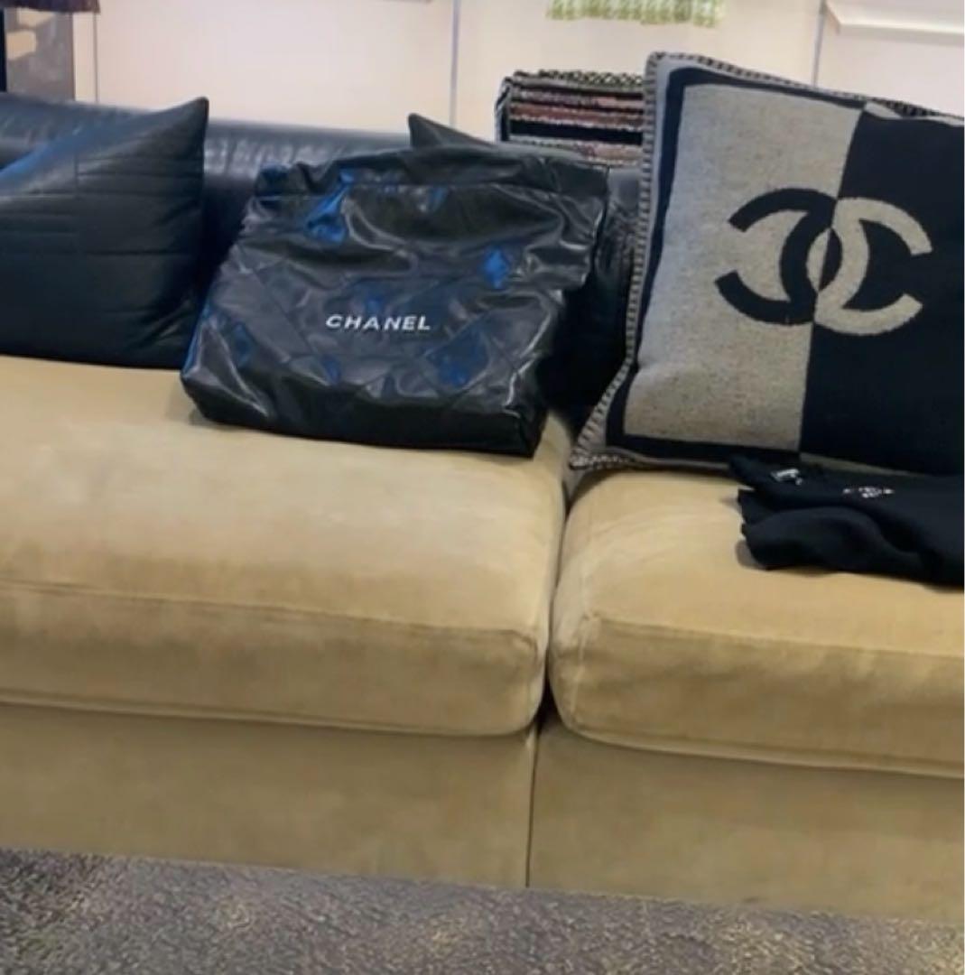 CHANEL CCロゴ クッション ベージュ ブラック AA8505