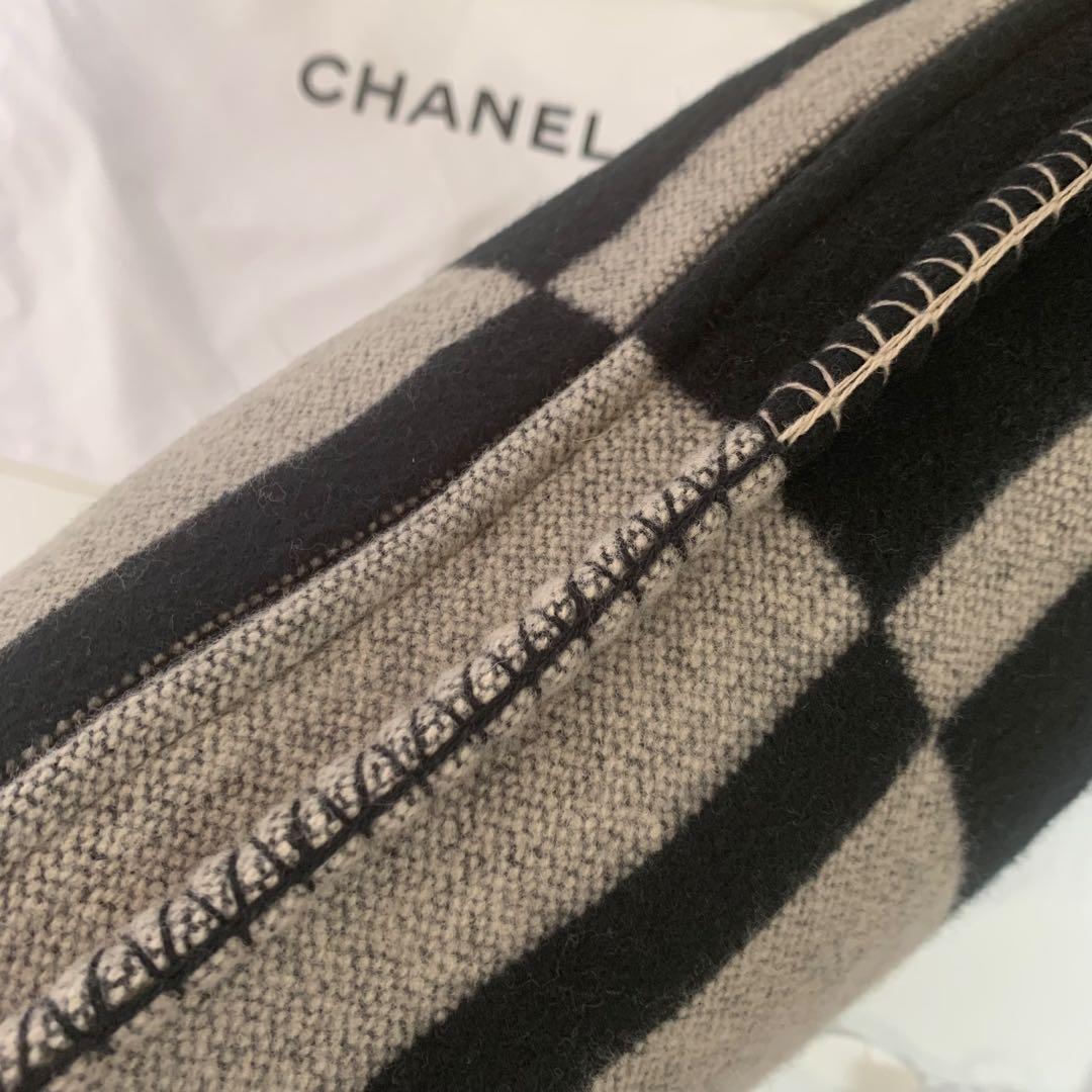 CHANEL CCロゴ クッション ベージュ ブラック AA8505