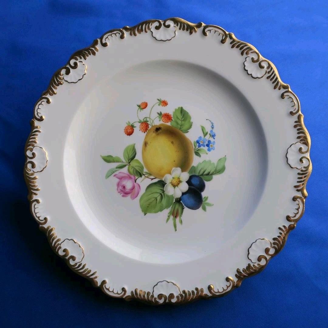 どのアングルから見ても優雅なマイセンのフルーツ皿