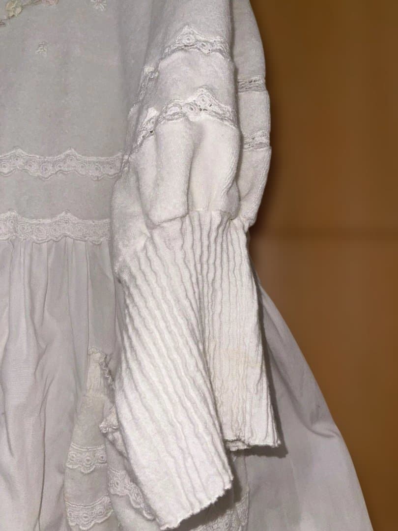 さえら、ヒスクローネの花モチーフホワイトルームウェア