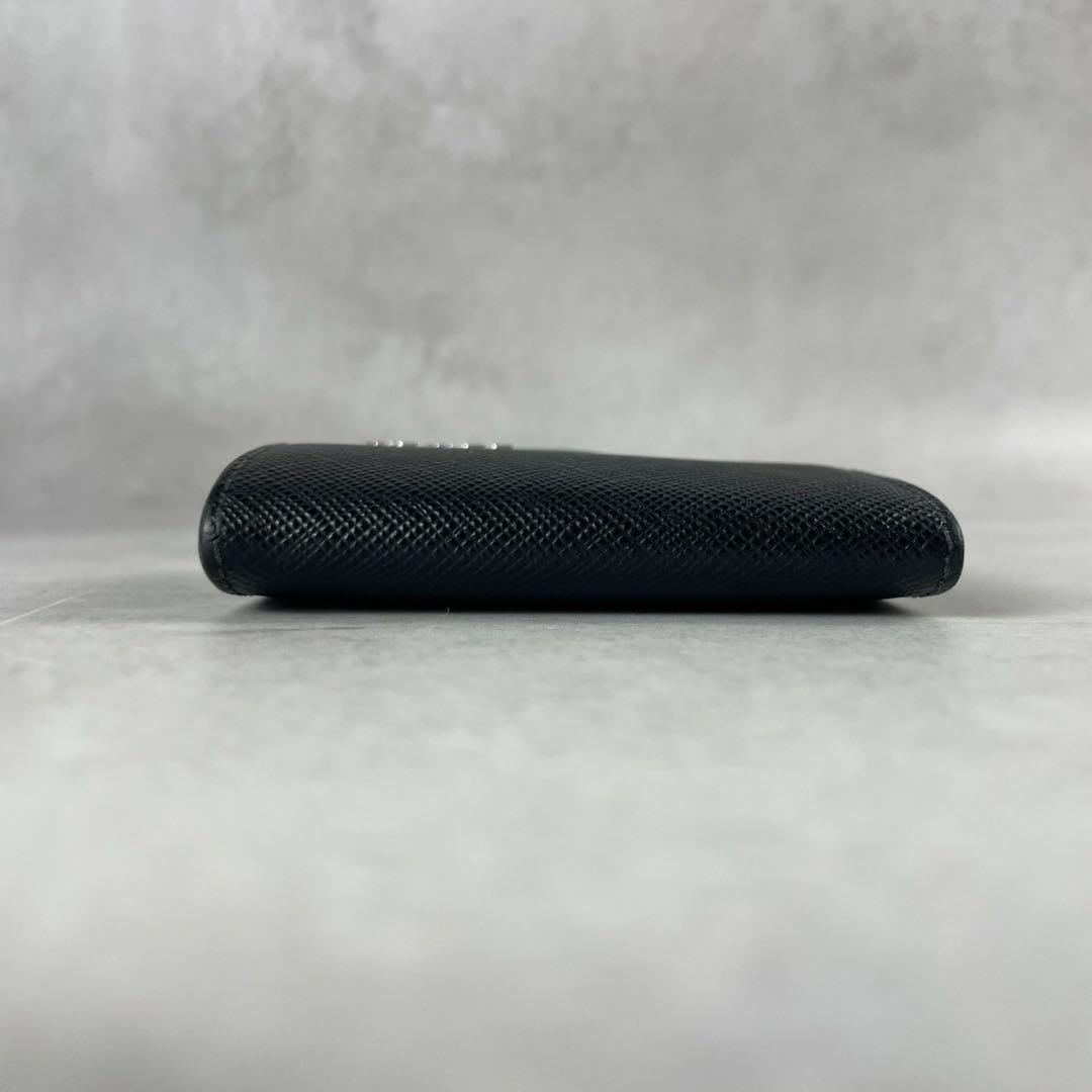 【未使用級】プラダ ケース ロゴ 金具 サフィアーノレザー ブラック 黒