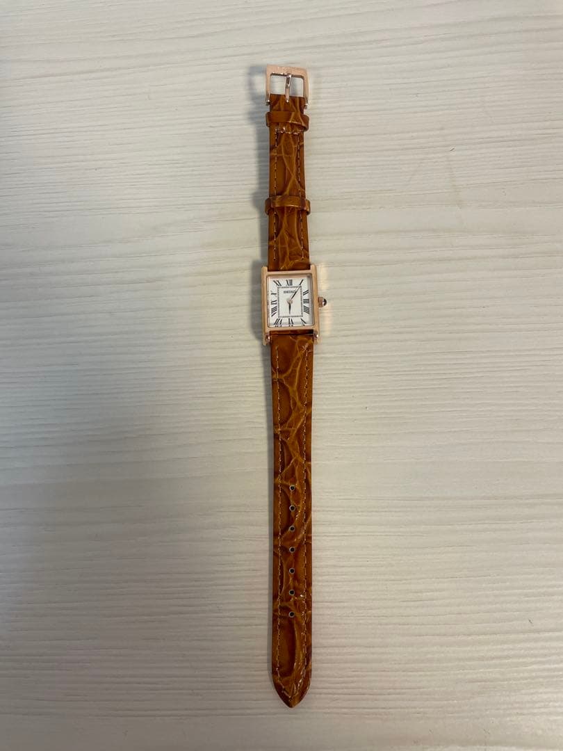 SEIKO レディース スクエア型腕時計 ホワイト文字盤 SSEH006