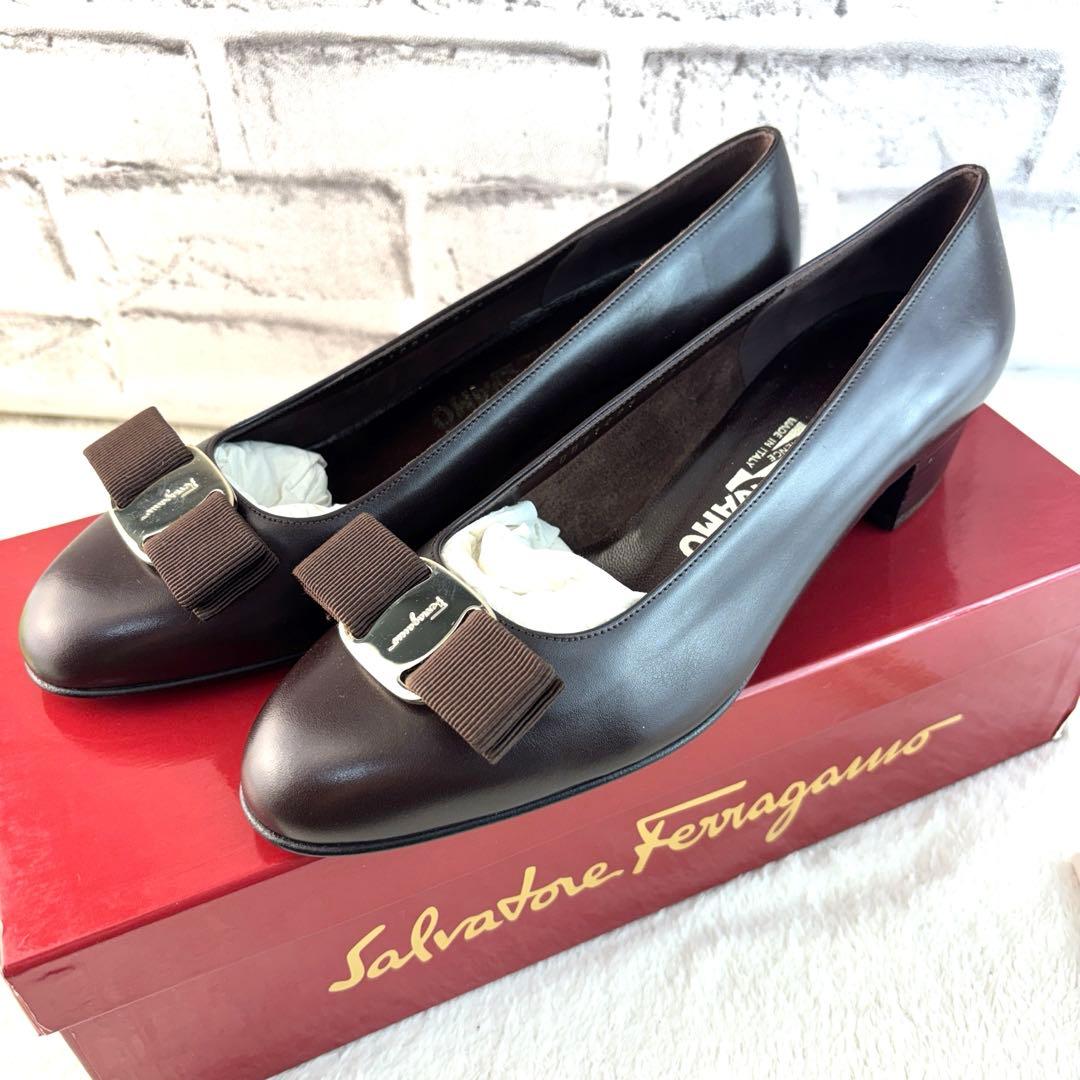 未使用✨サルヴァトーレフェラガモ　ヴァラ リボン　パンプス　ダークブラウン