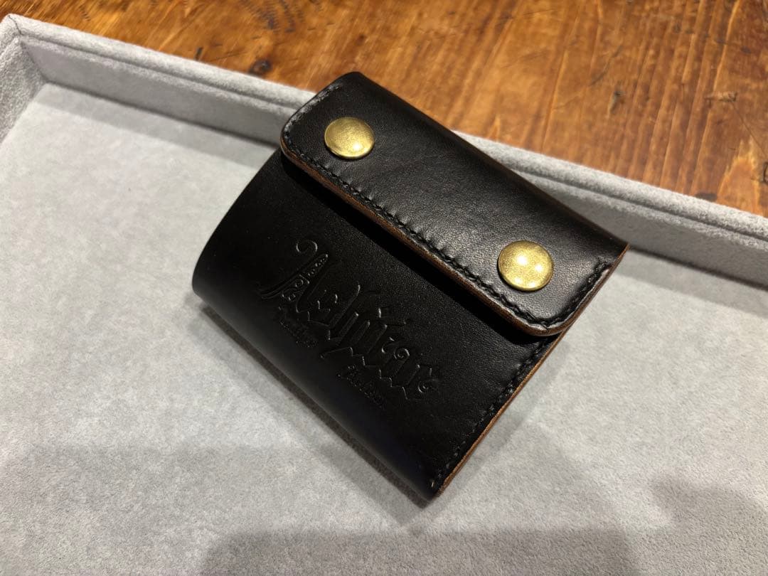 コンパクトウォレット　財布　二つ折り　ブラック　本革