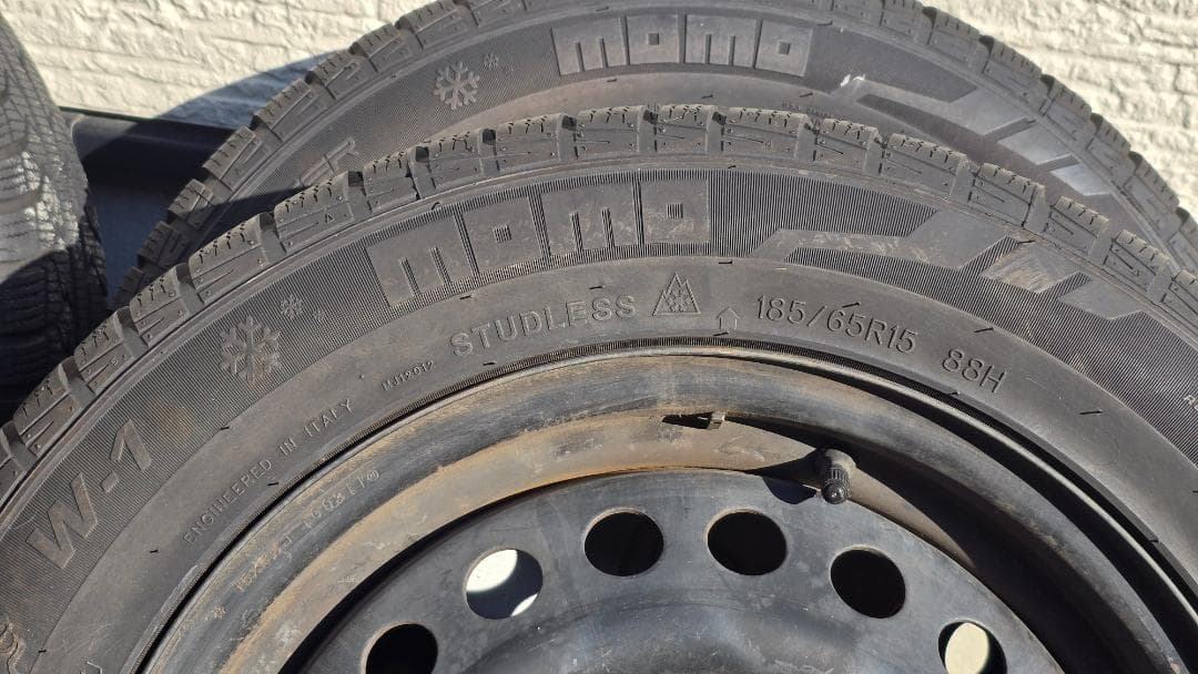 23年製　スタッドレスタイヤ　185/65 R15　ホイール付き4本セット
