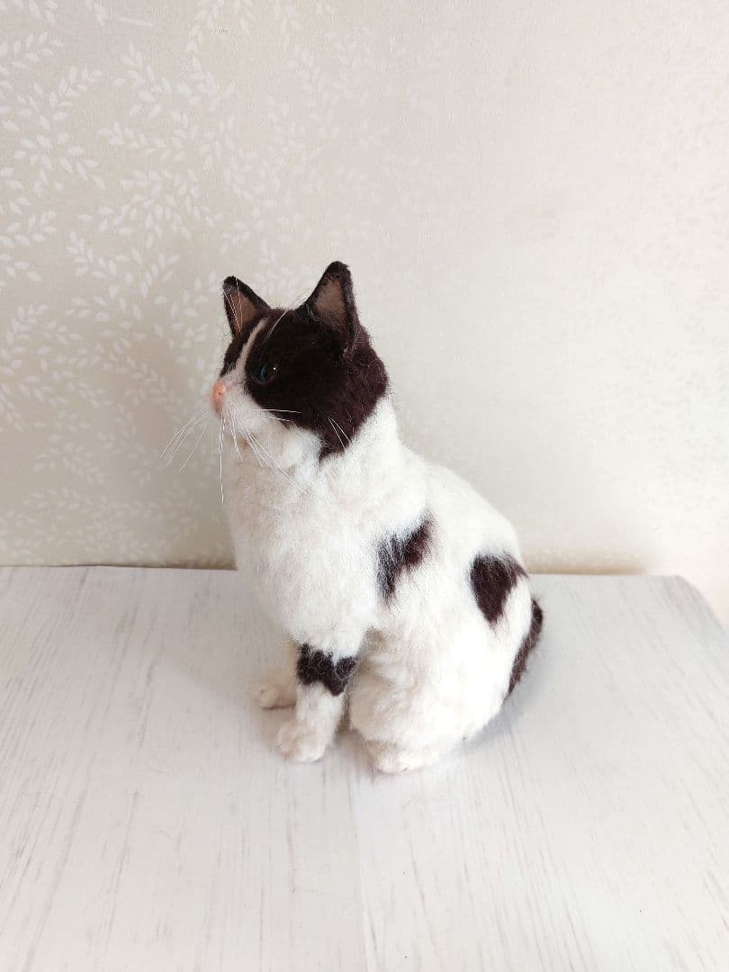 羊毛フェルト　猫　(ブチネコ)