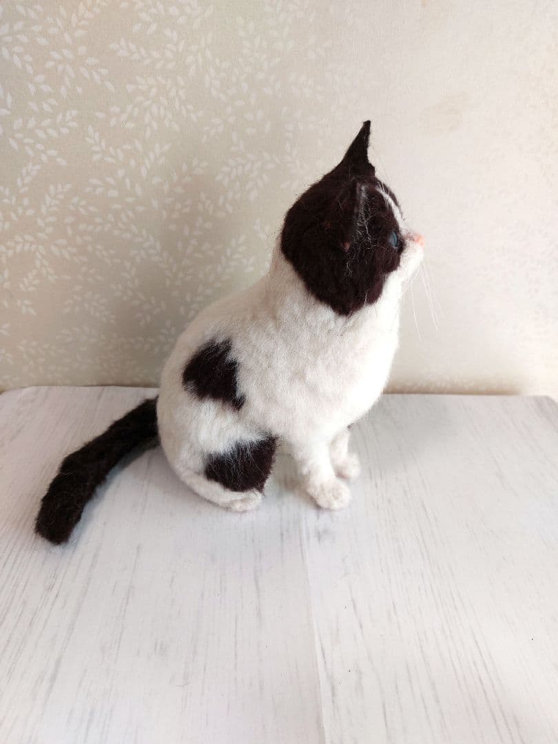 羊毛フェルト　猫　(ブチネコ)