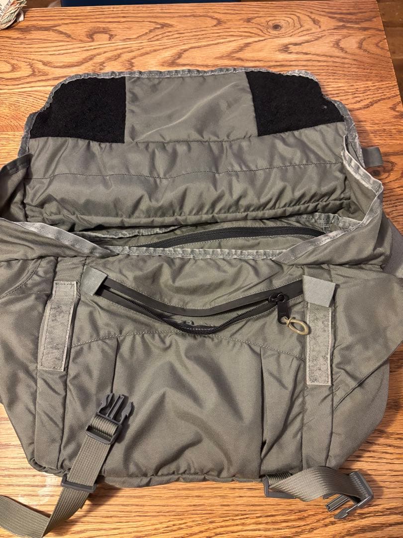 山*郎様 MYSTERY RANCH アメリカ インベーダー メッセンジャーバッ