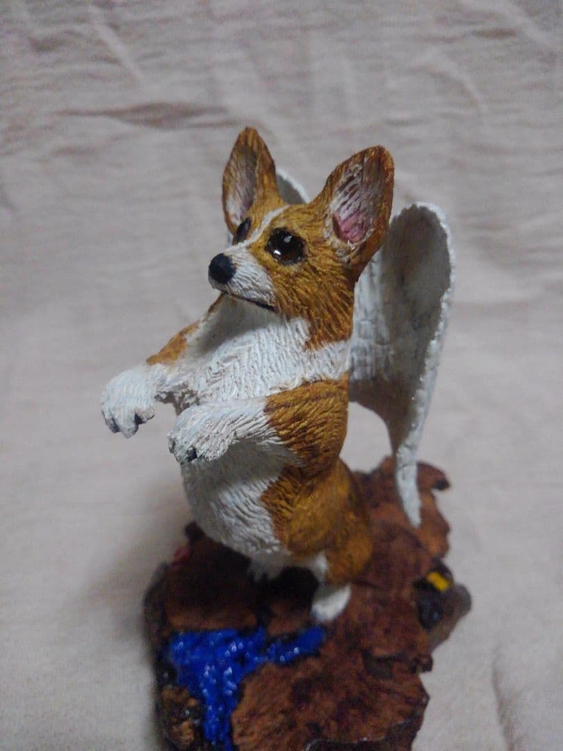 木彫りのコーギー天使への階段