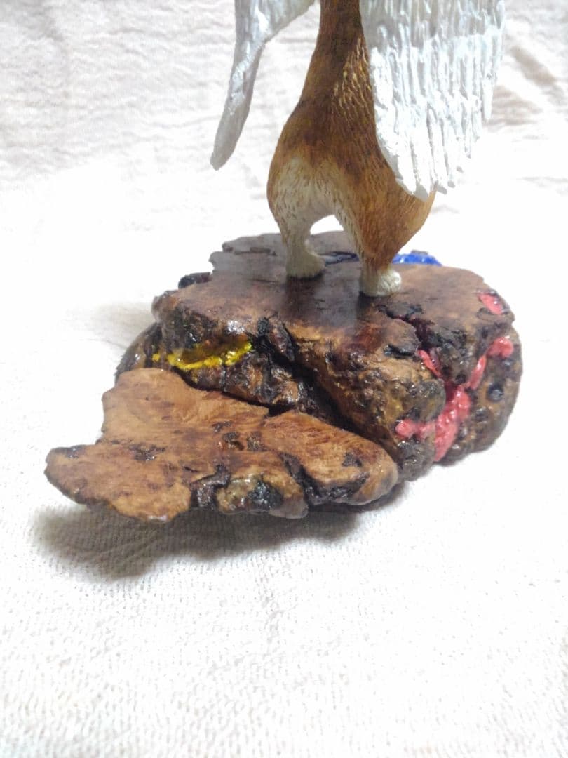 木彫りのコーギー天使への階段