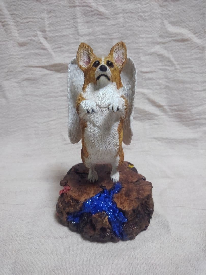 木彫りのコーギー天使への階段