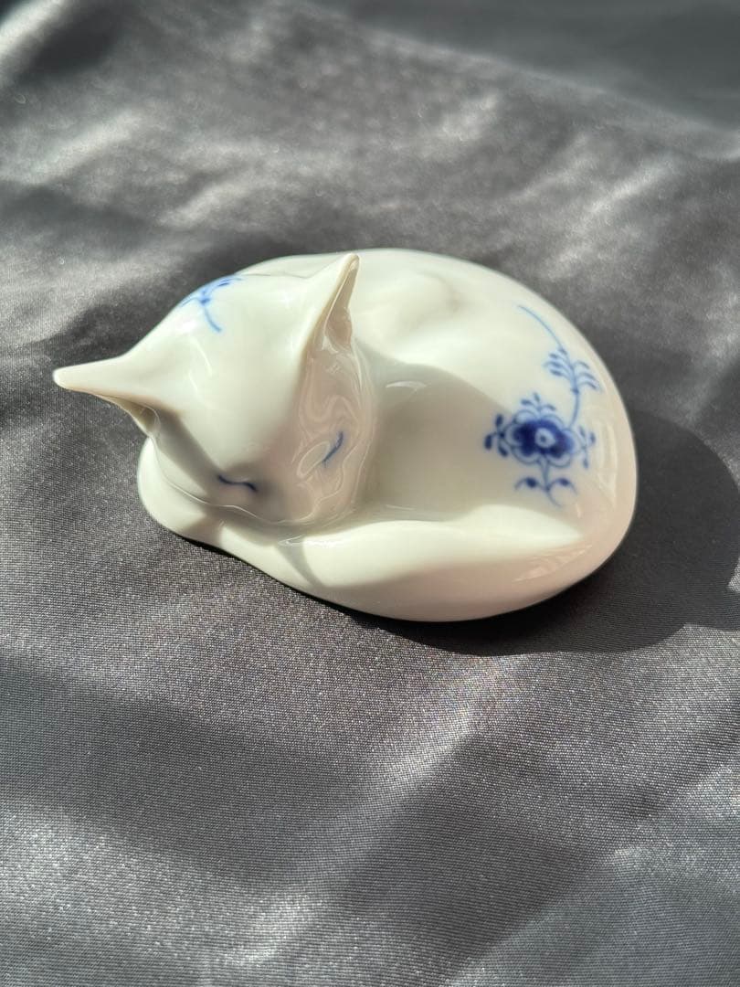 ロイヤルコペンハーゲン　フィギュリン　ブルーフルーテッド　猫　ネコ　眠り猫