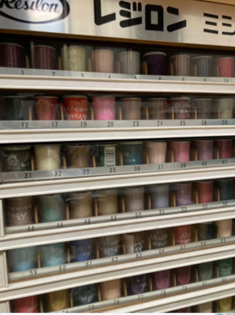 レジロン糸 陳列棚 丸ごと 1人で持てる重さと大きさです。価格要相談 ミシン糸