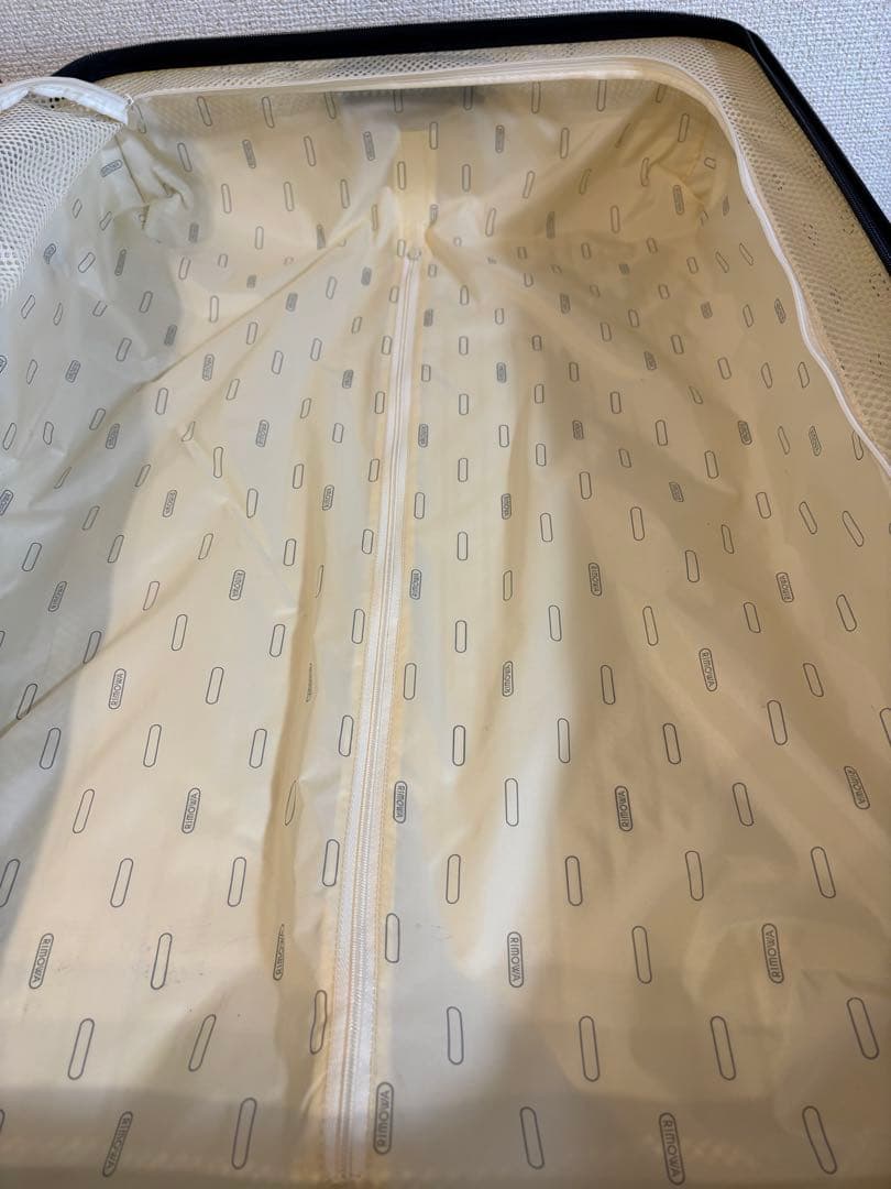 美品　RIMOWA リモワ 84ℓ キャララホワイト キャリーケース　超軽量