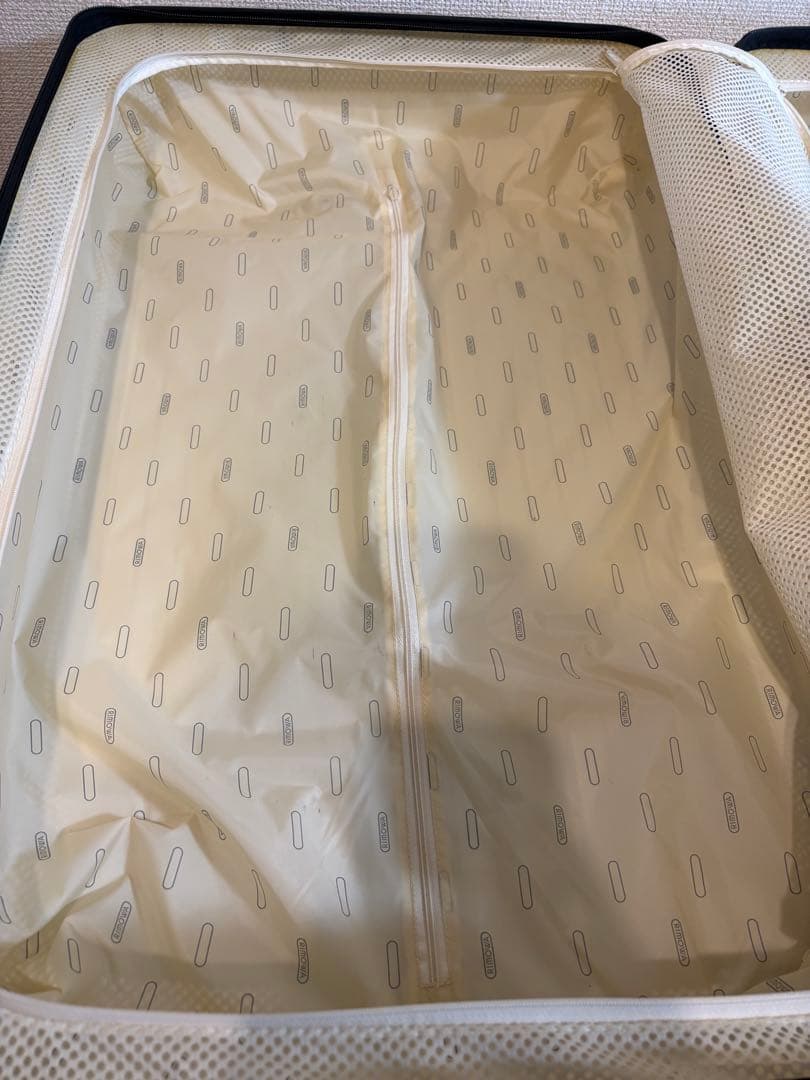 美品　RIMOWA リモワ 84ℓ キャララホワイト キャリーケース　超軽量