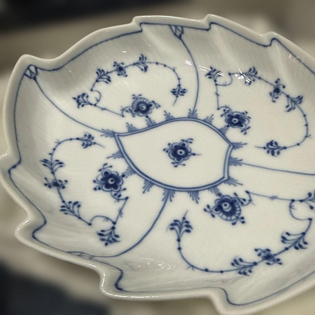 ロイヤルコペンハーゲン ブルーフルーテッドハーフレース リーフプレート