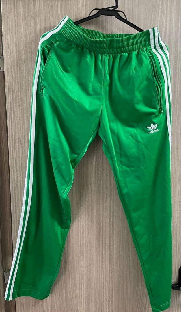 adidas グリーン ジャージパンツ ファイヤーバード