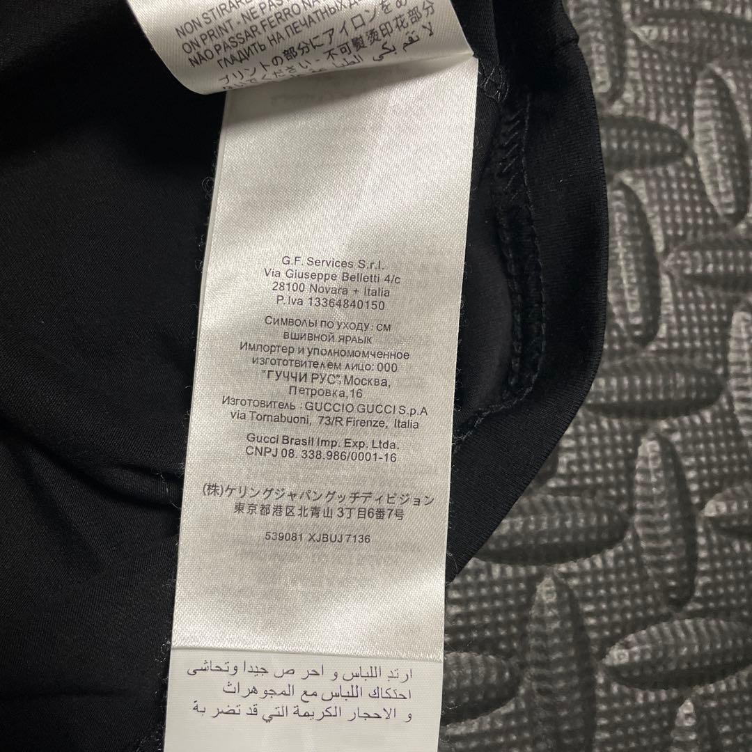 gucci ビック刺繍ロゴTシャツ