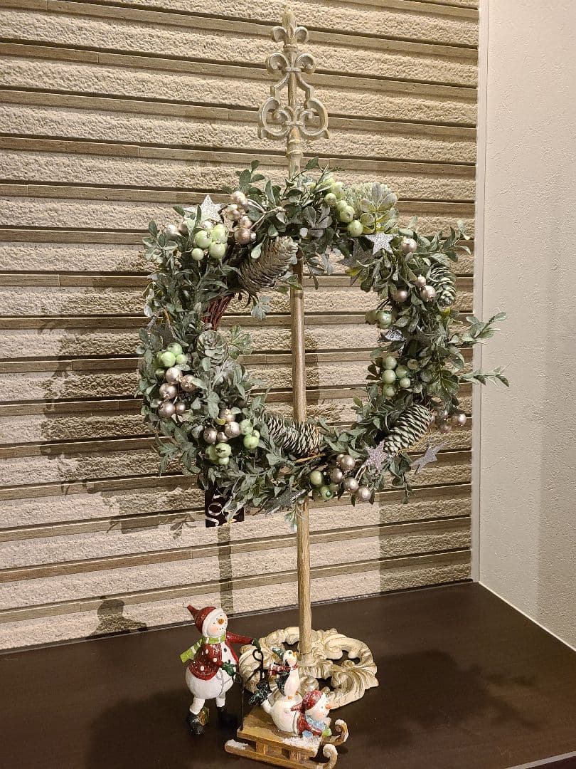 ✩クリスマスリース＆アイアン製リーススタンドのセット☆&スノーマンのオブジェ