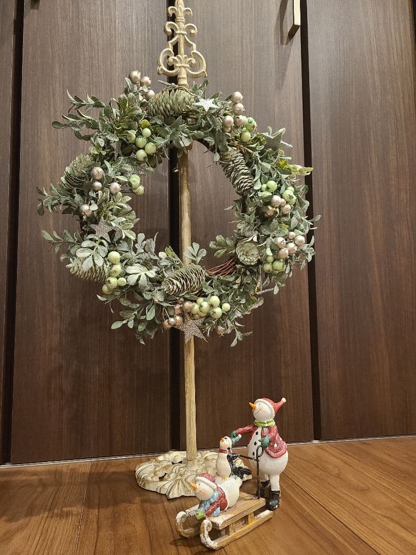 ✩クリスマスリース＆アイアン製リーススタンドのセット☆&スノーマンのオブジェ
