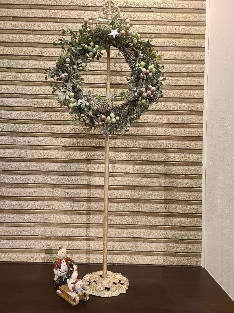 ✩クリスマスリース＆アイアン製リーススタンドのセット☆&スノーマンのオブジェ