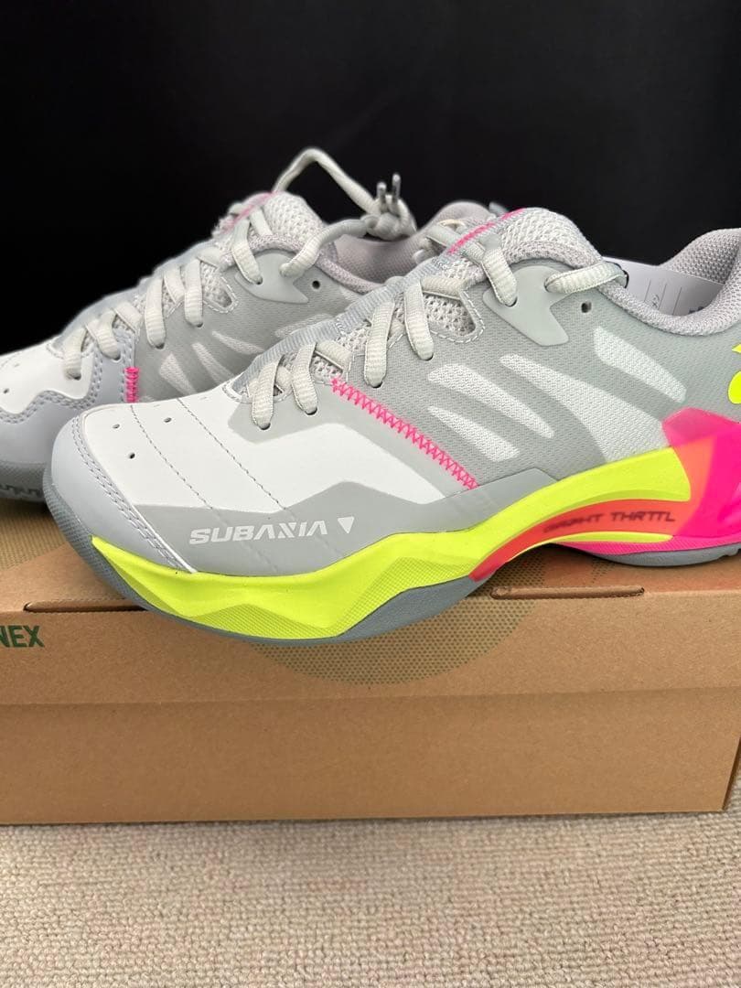 23.5㎝　サブアクシアウィメン　新品未使用　YONEX　バドミントンシューズ
