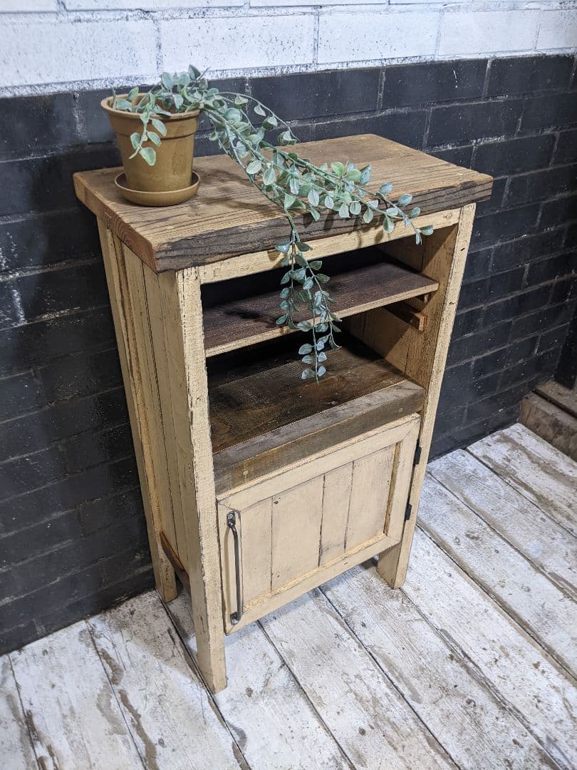 ちか　古材飾り棚　クリーム色