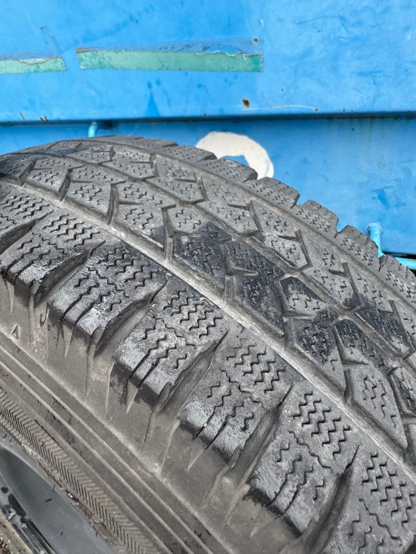 ハイエース　スタッドレス　ホイール　タイヤ