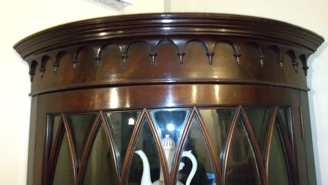 英国アンティーク ガラスコーナーキャビネット