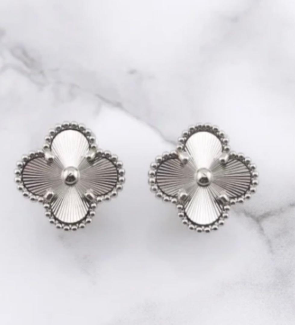 ギヨシェ彫　クローバー　シルバー