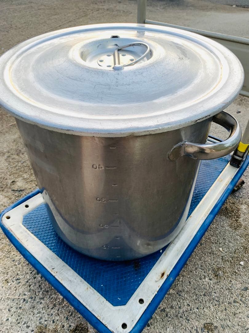 寸胴鍋【ステンレス製】 蓋付き 42cm外側　内側　計量目盛付き　取っ手付き