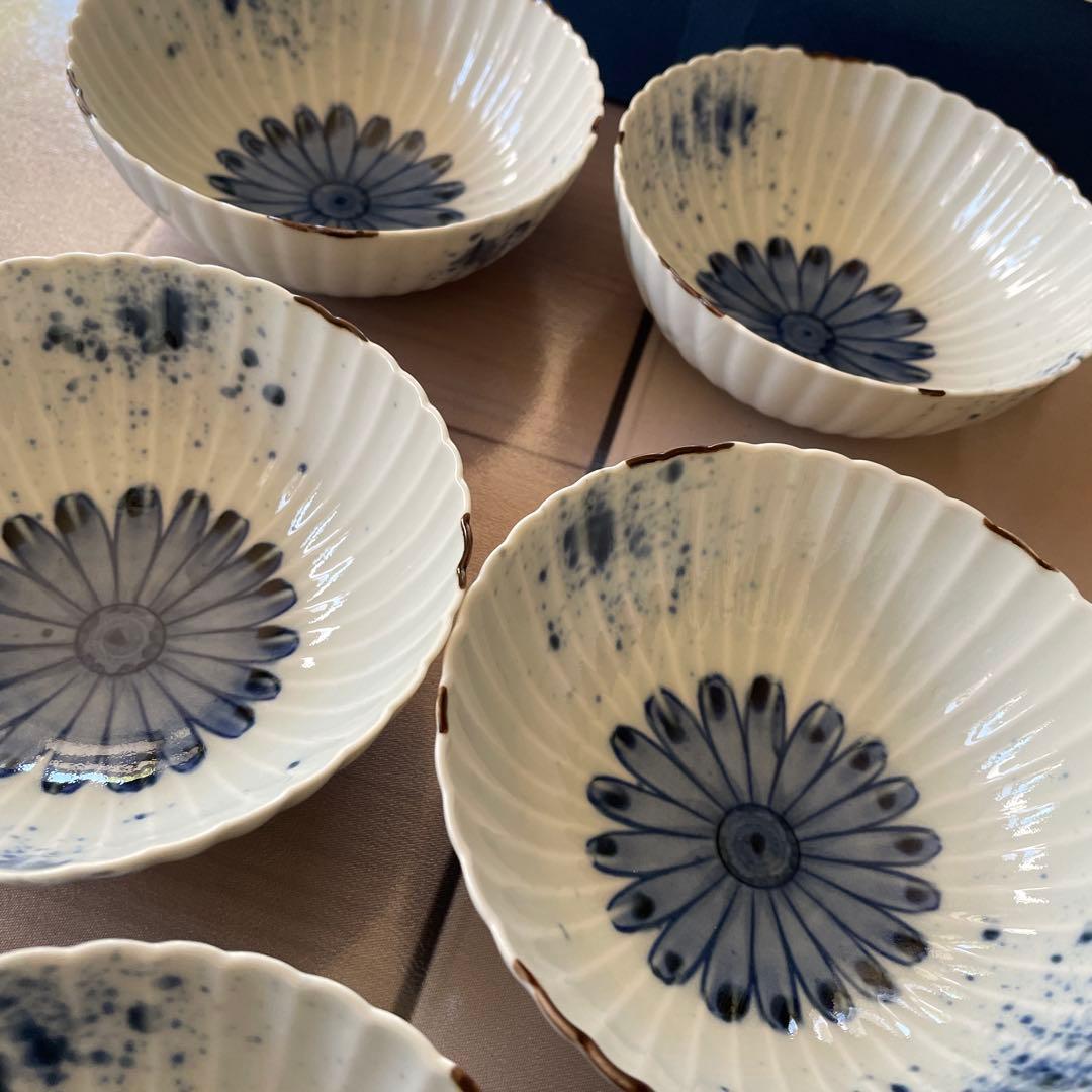 有田焼福泉窯手描き菊花型中鉢