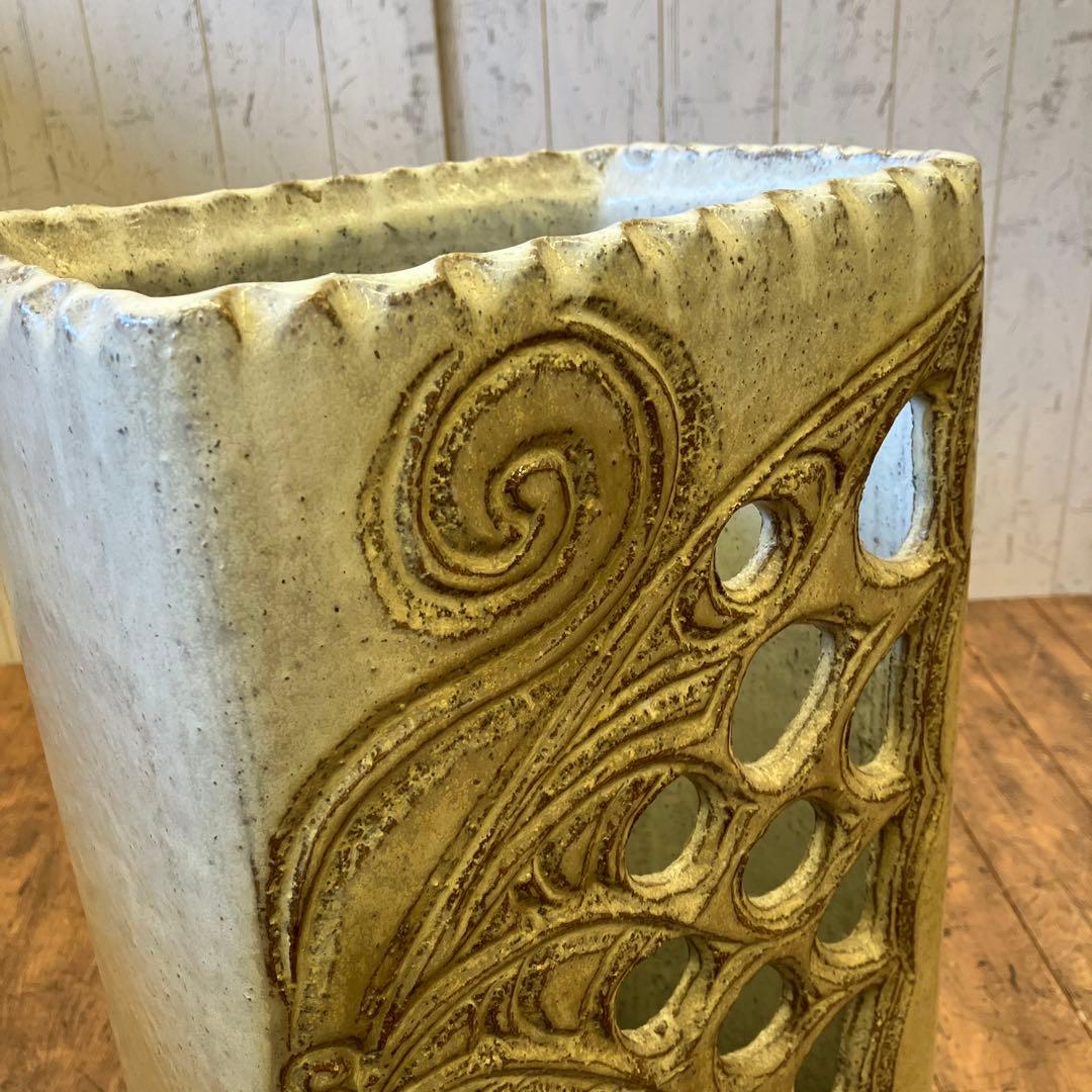 アンティーク モダン 銘入 陶器製 透かし彫り 傘立て 蝶々 玄関 収納