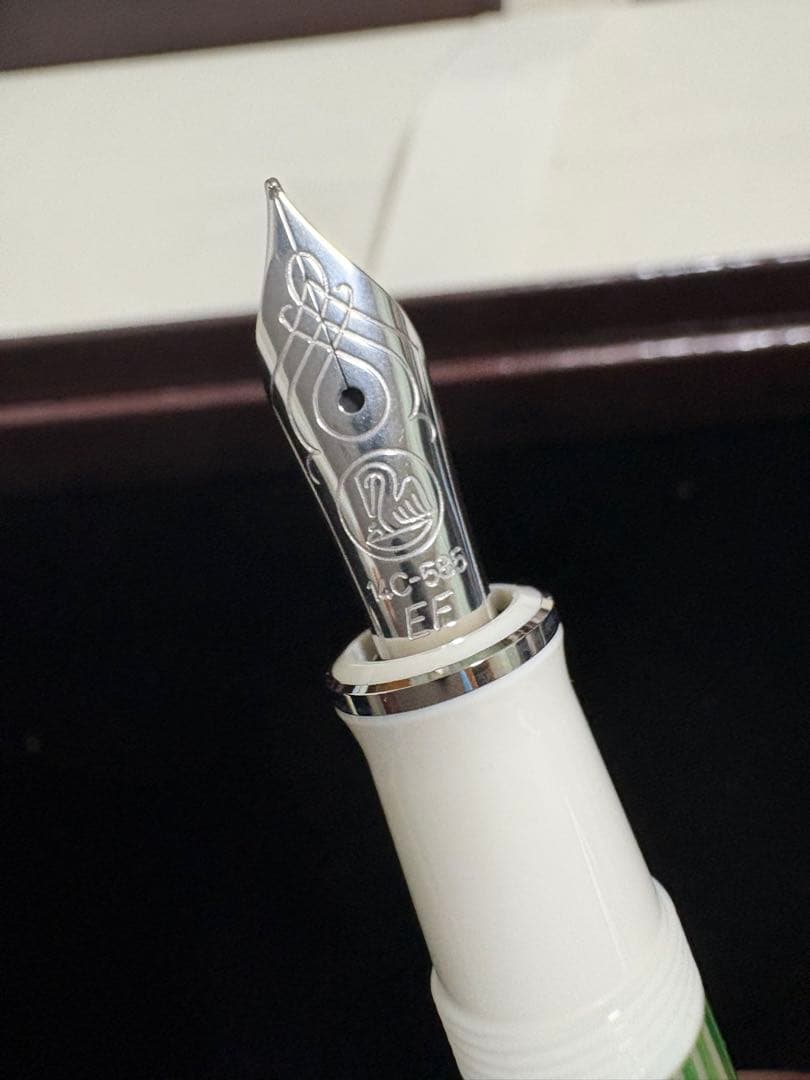 ペリカン万年筆　スーベレーンM605グリーンホワイト ペン先EF 14金